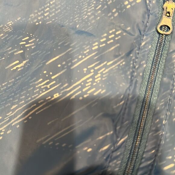 NWT-PACKABLE RAIN JACKET - Picture 3 of 5